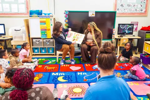Elfreth reads to Head Start students