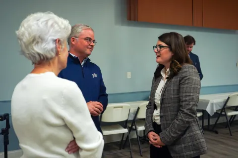 Elfreth speaks with two vets